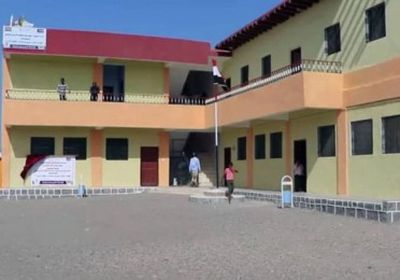 الهلال الأحمر الإماراتي يفتتح مدرسة بالمخا&nbsp;