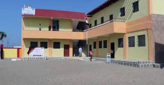 الهلال الأحمر الإماراتي يفتتح مدرسة بالمخا&nbsp;