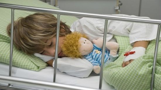 دراسة: اكتشاف فيروس يسبب شللًا للأطفال غير قابل للعلاج 