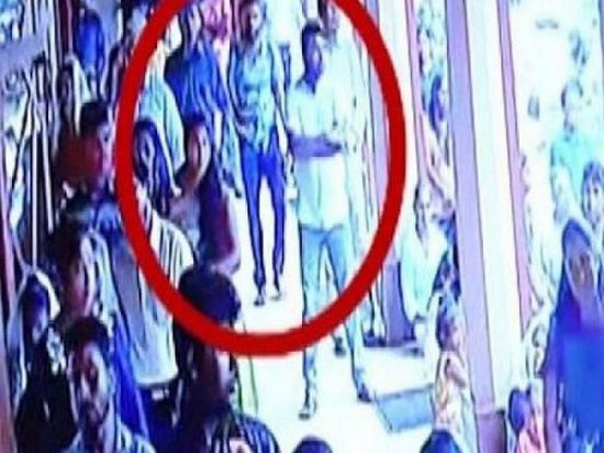 فيديو يرصد لحظة دخول انتحاري كنيسة سريلانكا (شاهد)