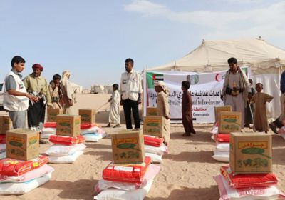 الهلال الأحمر الإماراتي يسير قوافل إغاثية لأهالي منطقة المذنب بمحافظة بشبوة
