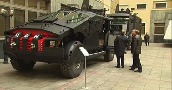 روسيا وإندونيسيا توقعان عقدا لتوريد الناقلات المدرعة العائمة