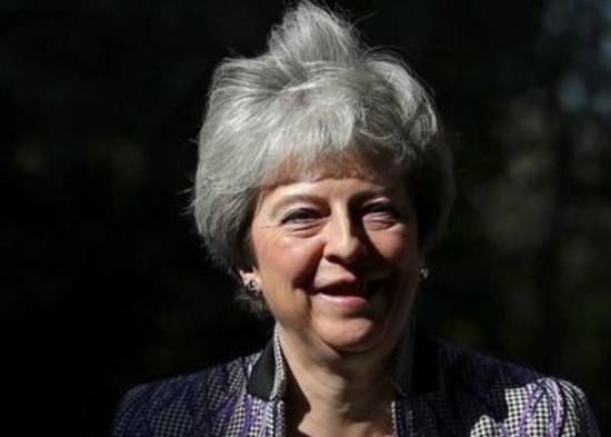 تيريزا تدعو الرئيس الأوكراني لزيارة بريطانيا