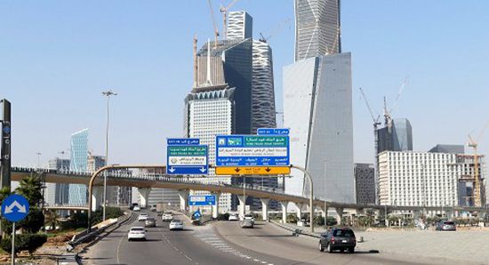 استطلاع يكشف تراجع نمو اقتصاد دول الخليج 