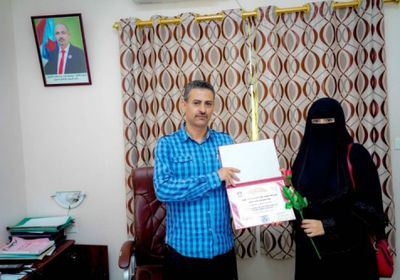 طلاب قسم الأحياء بتربية عدن يكرمون قيادة المجلس الانتقالي الجنوبي