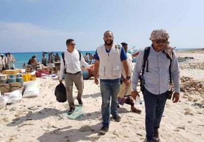 استجابة عاجلة من "خليفة الإنسانية" تخفف معاناة أهالي جزيرة عبدالكوري بسقطرى (صور)