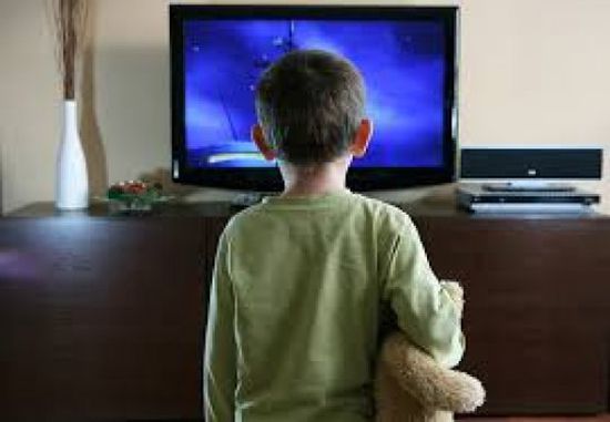 منظمة عالمية تحذر من إفراط الأطفال في مشاهدة التلفزيون