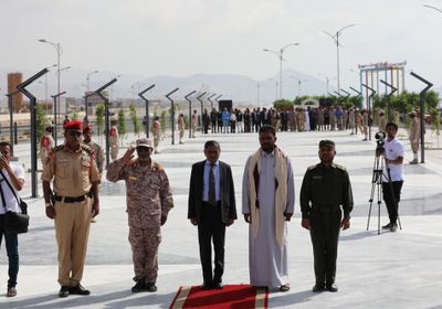 البحسني يفتتح مشروع مجسم النصب التذكاري في المكلا (صور)