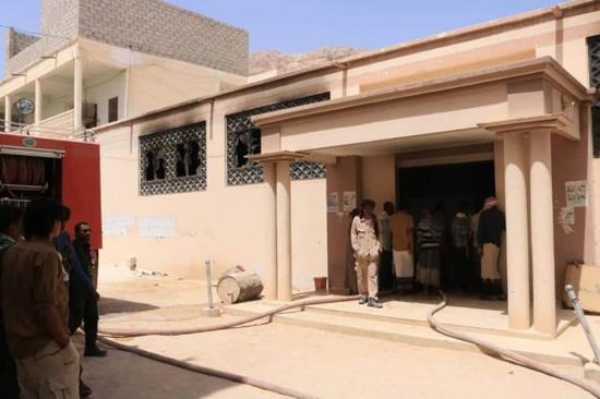 حريق بقاعة ديوان مديرية سيئون.. ولجنة للتحقيق في الواقعة (صور)