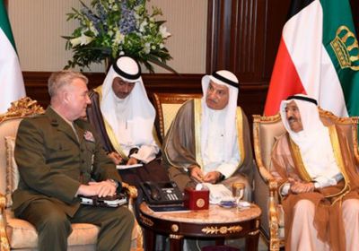 قائد القيادة المركزية الأمريكية يلتقي أمير الكويت