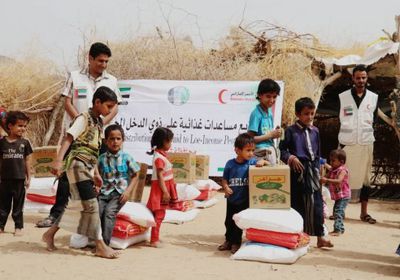 توزيع سلال غذائية على المحتاجين بمديرية نصاب في شبوة