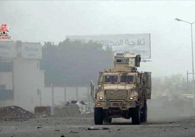مليشيا الحوثي تستخدم الدبابات لقصف مواقع العمالقة بالجبلية