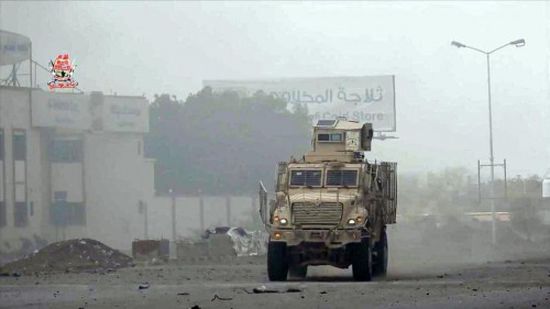 مليشيا الحوثي تستخدم الدبابات لقصف مواقع العمالقة بالجبلية