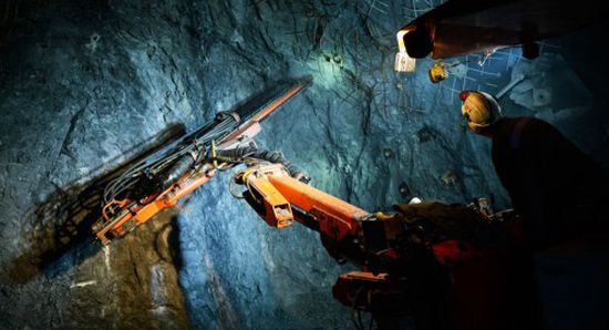 مقتل عاملين وفقدان 15 آخرون في حادث منجم للفحم بجمهورية لوهاتسك