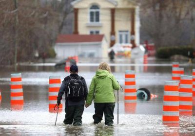 فيضان أوتاوا يتسبب في إجلاء المواطنين بوسط كندا