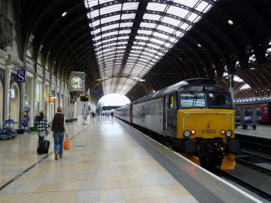 إخلاء محطتي قطار بلندن بسبب إنذار حريق