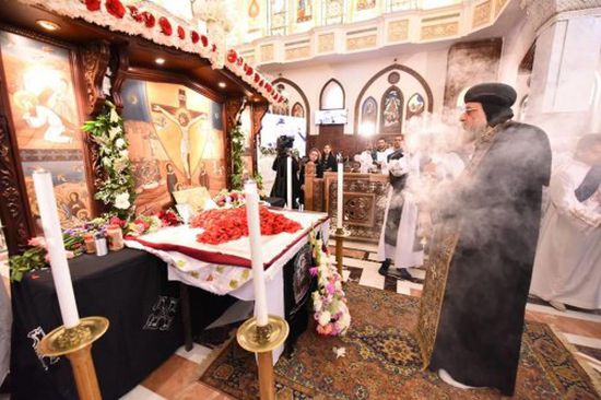 البابا تواضروس يترأس صلاة " الجمعة العظيمة " بالكاتدرائية