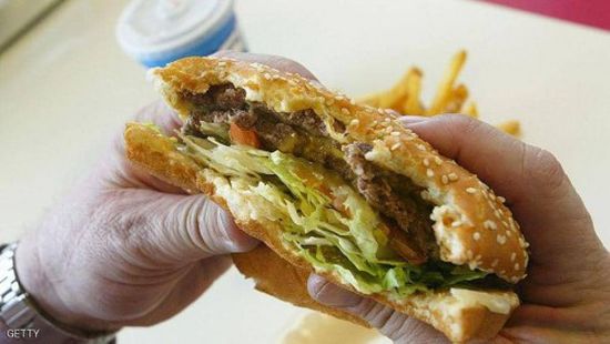دراسة تحذر من تناول الوجبات السريعة