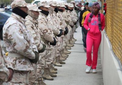 البنتاجون يرسل 300 جندي إلى حدود المكسيك للتواصل مع المهاجرين