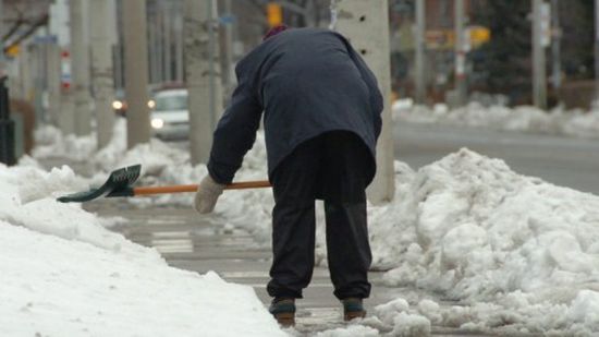 رغم بدء فصل الربيع.. عاصفة ثلجية تجتاح الغرب الأوسط الأمريكي