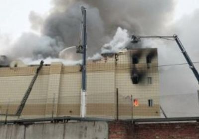 حريق بمبنى مركز التوزيع بمنطقة فورونيج الروسية
