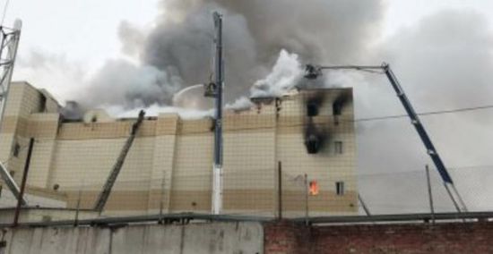حريق بمبنى مركز التوزيع بمنطقة فورونيج الروسية