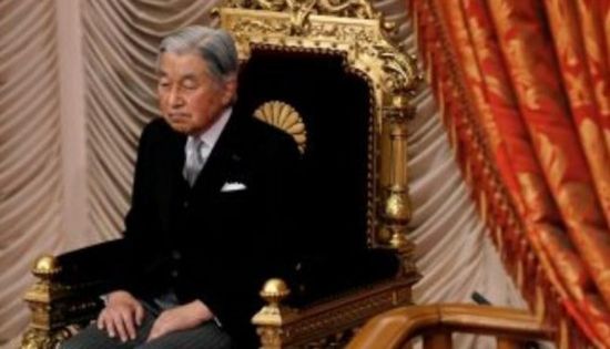 إمبراطور اليابان يتنازل عن العرش لإبنه الثلاثاء 