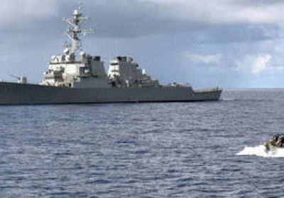 إيران: حاملات الطائرات والسفن التجارية الأمريكية تتواصل مع الحرس الثوري