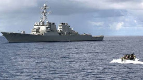 إيران: حاملات الطائرات والسفن التجارية الأمريكية تتواصل مع الحرس الثوري