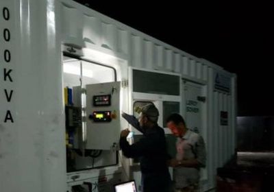 سلطة حصوين بالمهرة تتسلم مولدين كهربائيين بقوة اثنين ميجا وات