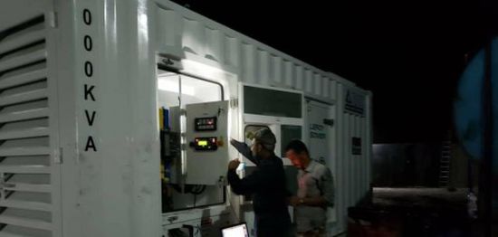 سلطة حصوين بالمهرة تتسلم مولدين كهربائيين بقوة اثنين ميجا وات