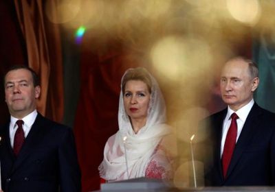 الرئيس الروسي يحضر قداس عيد القيامة بصحبة زوجته