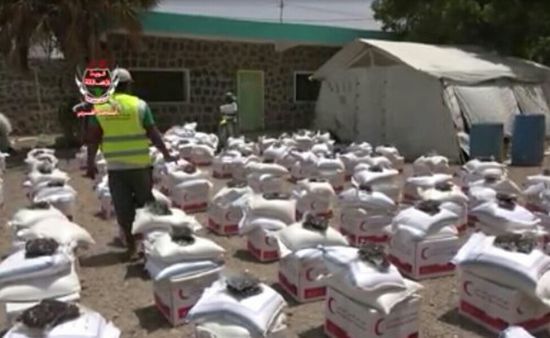 هلال الإمارات يوزع مساعدات غذائية جديدة على المخا