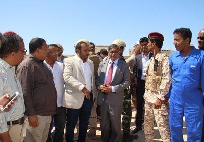 بدء تنفيذ مشروع نقل المياه بمديرية الشحر.. تفاصيل