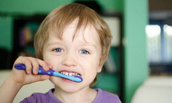 دراسة حديثة: 3 عوامل بيئية وراء تسوس أسنان الأطفال