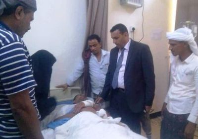 طائرة إخلاء طبي إماراتية تنقل جرحى فريق المسح التغذوي بعد تعرضهم لحادث مروري بسقطرى