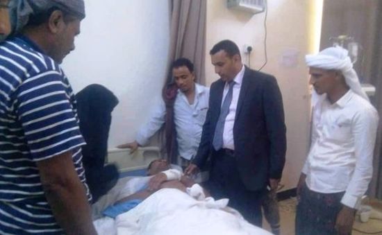 طائرة إخلاء طبي إماراتية تنقل جرحى فريق المسح التغذوي بعد تعرضهم لحادث مروري بسقطرى