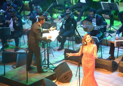 بعد تصريحاتها المثيرة للجدل.. أنغام  تغني " أكتبلك تعهد " في حفلها بالأوبرا