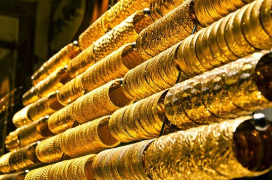 أسعار الذهب تشهد استقرارًا قرب أعلى مستوى خلال أسبوع