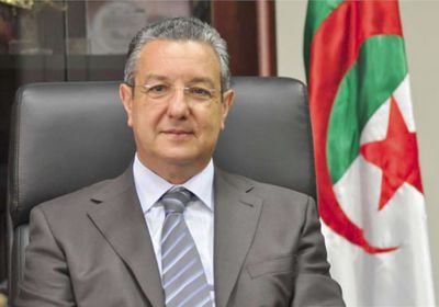 وزير المالية الجزائري يمثل أمام المحكمة للتحقيق في قضايا فساد