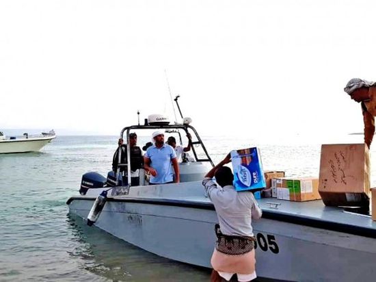فريق من "خليفة الإنسانية" يزور جزيرة سمحة بسقطرى ويقدم الخدمات الطبية الضرورية للأهالي (صور)