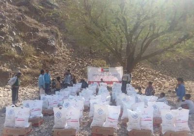 دعم إمارتي جديد..قافلة مساعدات غذائية لسكان تورصة بالضالع (صور) 