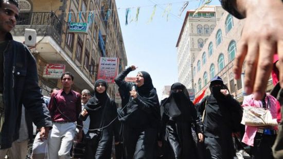 وسط غياب المنظمات الحقوقية.. الحوثيون يحاكمون 65 امرأة اعتقلن منذ أكثر من عام