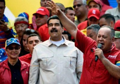 "بومبيو": روسيا منعت مادورو من مغادرة فنزويلا والتوجه إلى منفاه