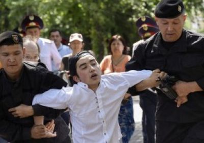 شرطة كازاخستان تقبض على العشرات في مسيرة لمقاطعة الانتخابات الرئاسية
