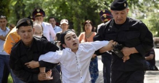 شرطة كازاخستان تقبض على العشرات في مسيرة لمقاطعة الانتخابات الرئاسية