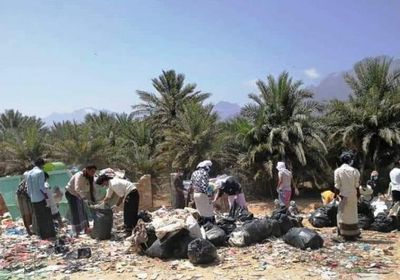 بدعم إماراتي.. استئناف حملة "من أجل سقطرى نظيفة" بمنطقة مصاقبهن (صور)