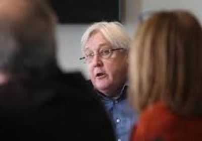 دبلوماسي سابق: الحوثيون يتلاعبون بـ غريفيث