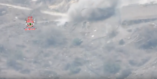 مدفعية العمالقة تدمر طقمين عسكريين للمليشيات شمال الضالع (فيديو)