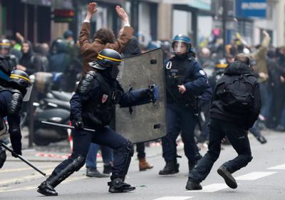 اشتباكات بين الشرطة الفرنسية والمتظاهرين في احتجاجات عيد العمال